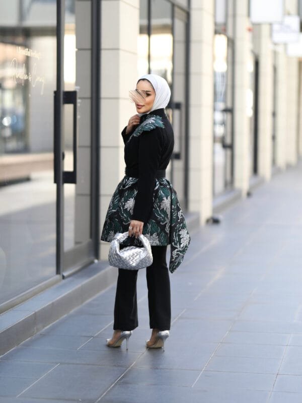 Black top + skirt - Image 6